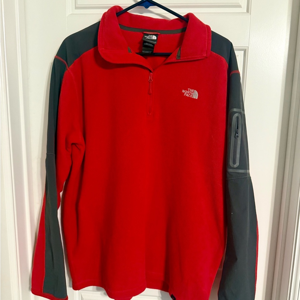 The North Face Men's Alpine Polartec 200 1/4-Zip fleece pullover